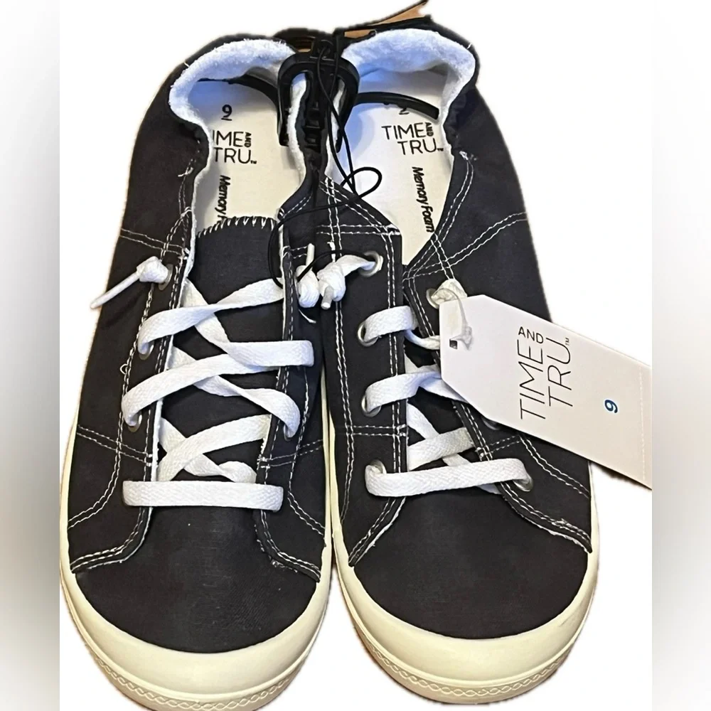 Time and Tru Navy Canvas Lace-Up Scrunchback Sneakers. New with tags. Size 9 - Picture 2 of 6